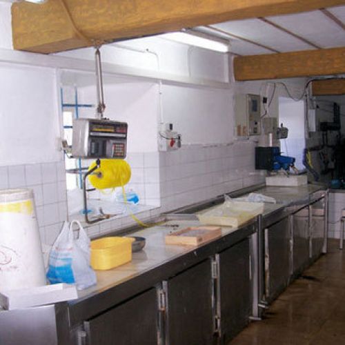 Zona de envasado en el interior del vivero de marisco