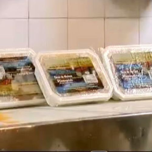 Cajas envasadas con marisco preparado