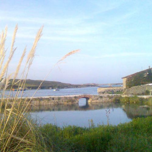 Vista de puente junto al molino